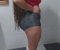 Chica por videollamada