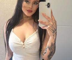 Masajes de todo tipo también, testiculares. Juguetes