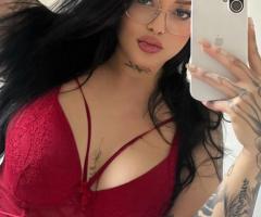 Masajes de todo tipo también, testiculares. Juguetes