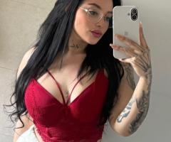 Masajes de todo tipo también, testiculares. Juguetes