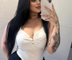 Masajes de todo tipo también, testiculares. Juguetes