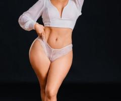 ARDIENTE LATINA CON DESEOS DE LUJURIA A TOPE