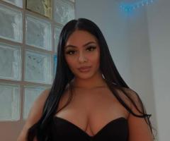 MEGAN FOGOSA Y  ENCANTADORA
