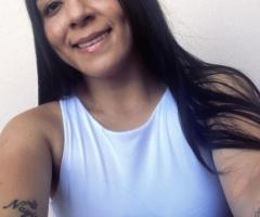 Violeta, latina ardiente y juguetona