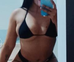 Violeta, latina ardiente y juguetona