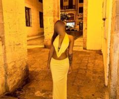 Nikol, latina ardiente y juguetona