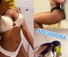 LATINA CON GANAS DE POLLA Y COMIDA DE COÑO