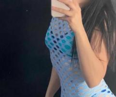 UNA CHICA CARIÑOSA Y COQUETA