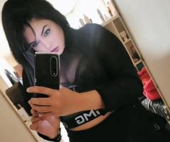 UNA CHICA CARIÑOSA Y COQUETA