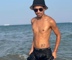 Chico joven gay en Barcelona