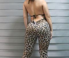 Agradable y muy risueña con deseos de felicidad