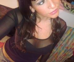 Madurita milf sevillana juega conmigo