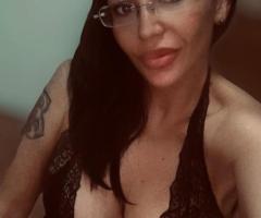 Milf sevillana a solas, con mi novio o con mi compañera de piso
