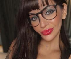 Madurita milf sevillana a solas con mi novio o con mi amiga