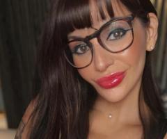 Milf sevillana a solas, con mi novio o con mi compañera de piso