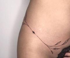 Cambio tatuajes por pasar buen rato a mujer liberal
